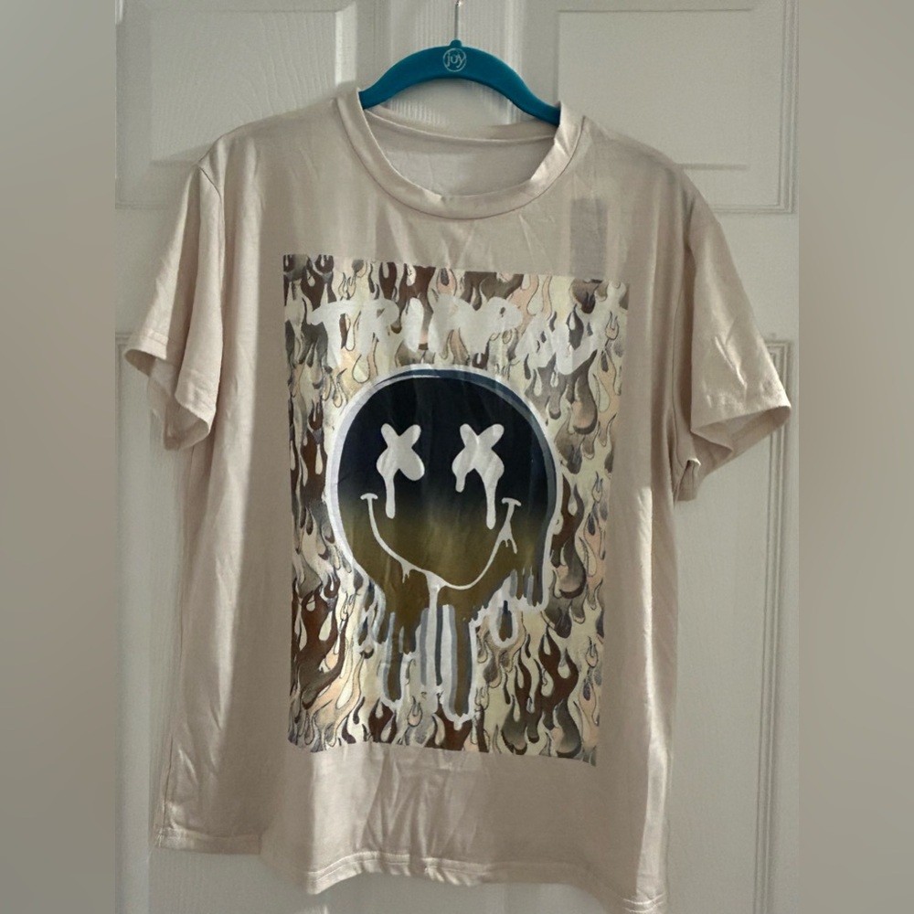 NWT Blush Mark Trippin Smiley Sze Large Crew Mens Shirt